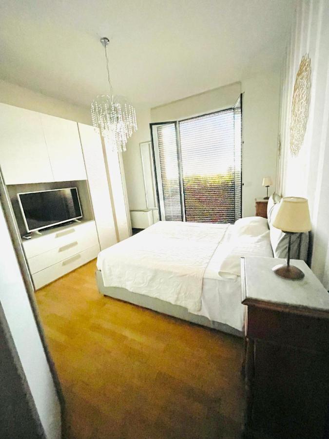 Bologna Holiday Inn Bagian luar foto