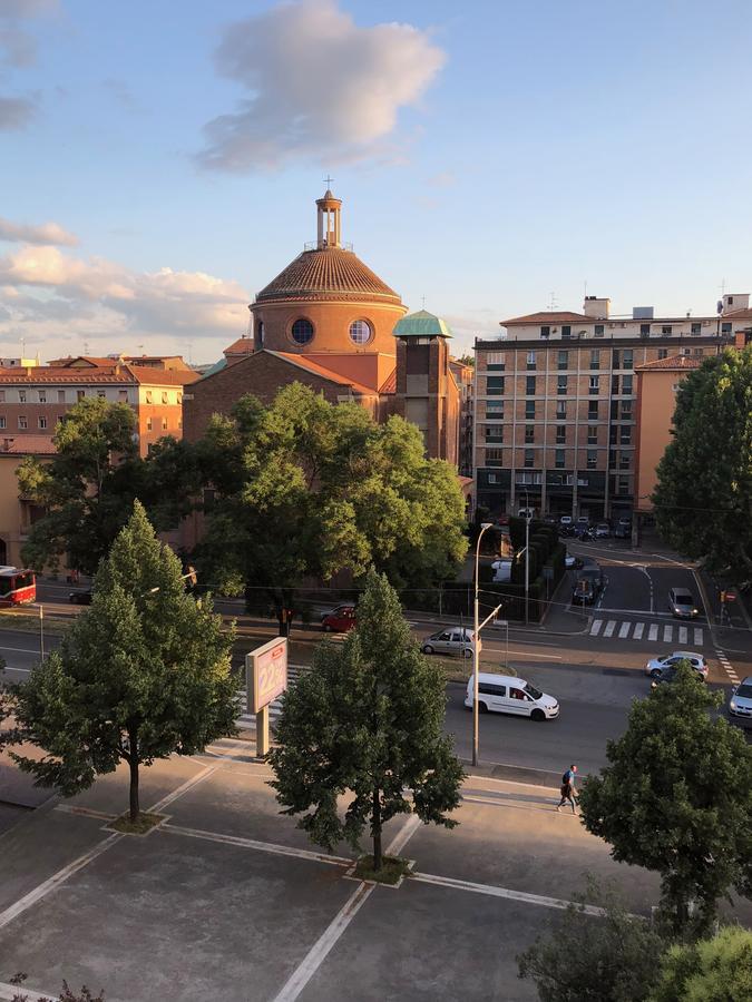 Bologna Holiday Inn Bagian luar foto